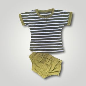 Olive green T-shirt with bummies
